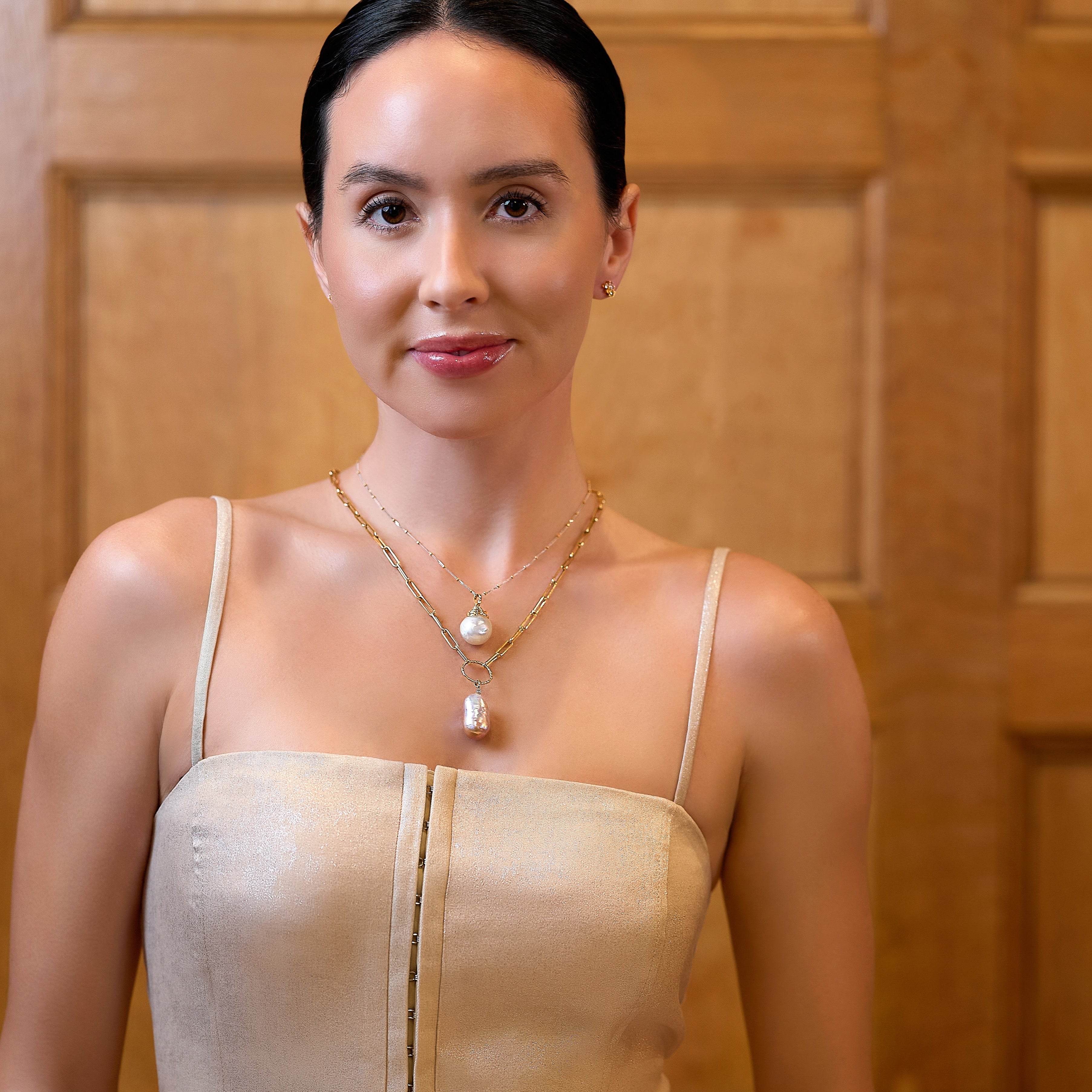 Bestowed 18K solid yellow gold necklace with baroque iridescent pearl