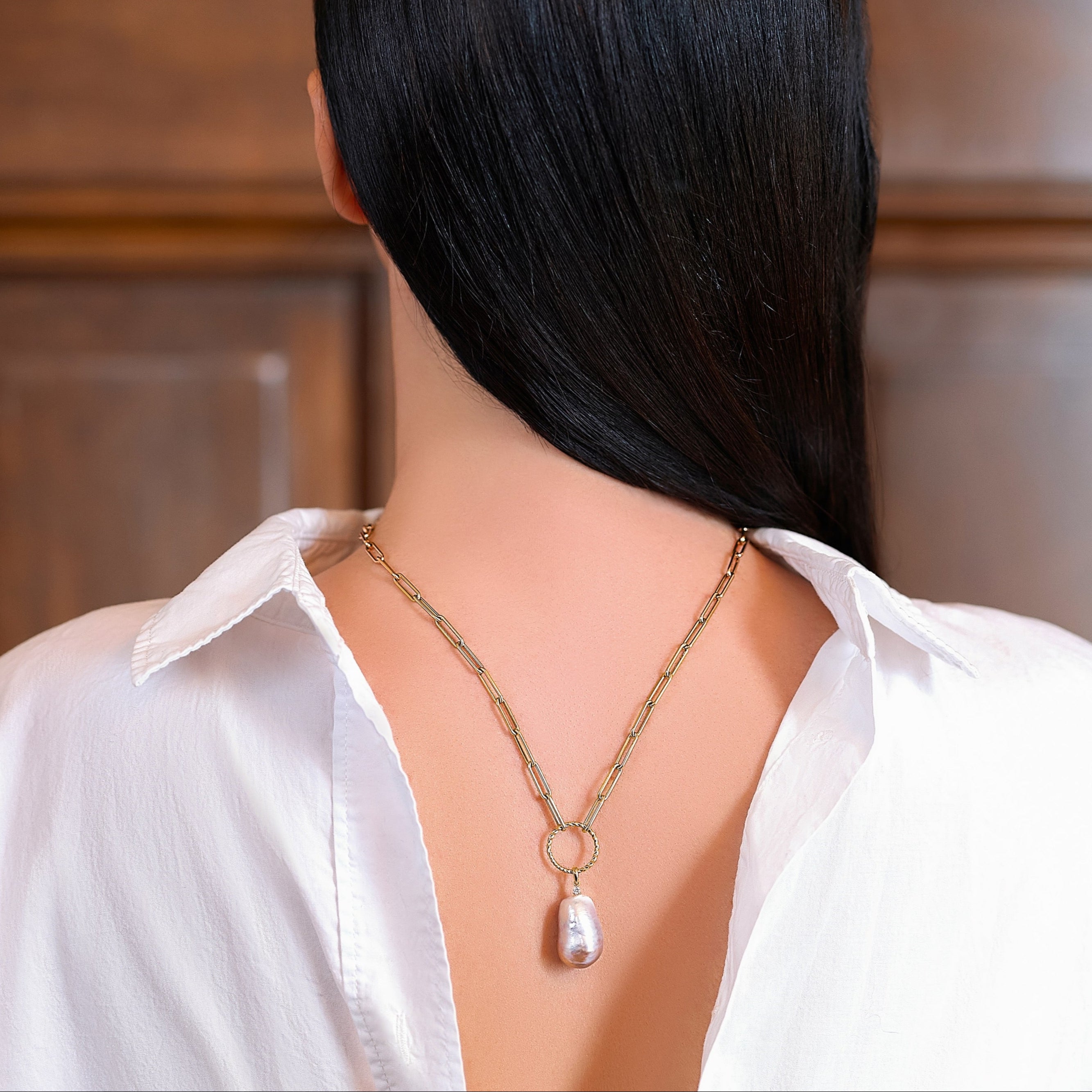 Bestowed 18K solid yellow gold necklace with baroque iridescent pearl