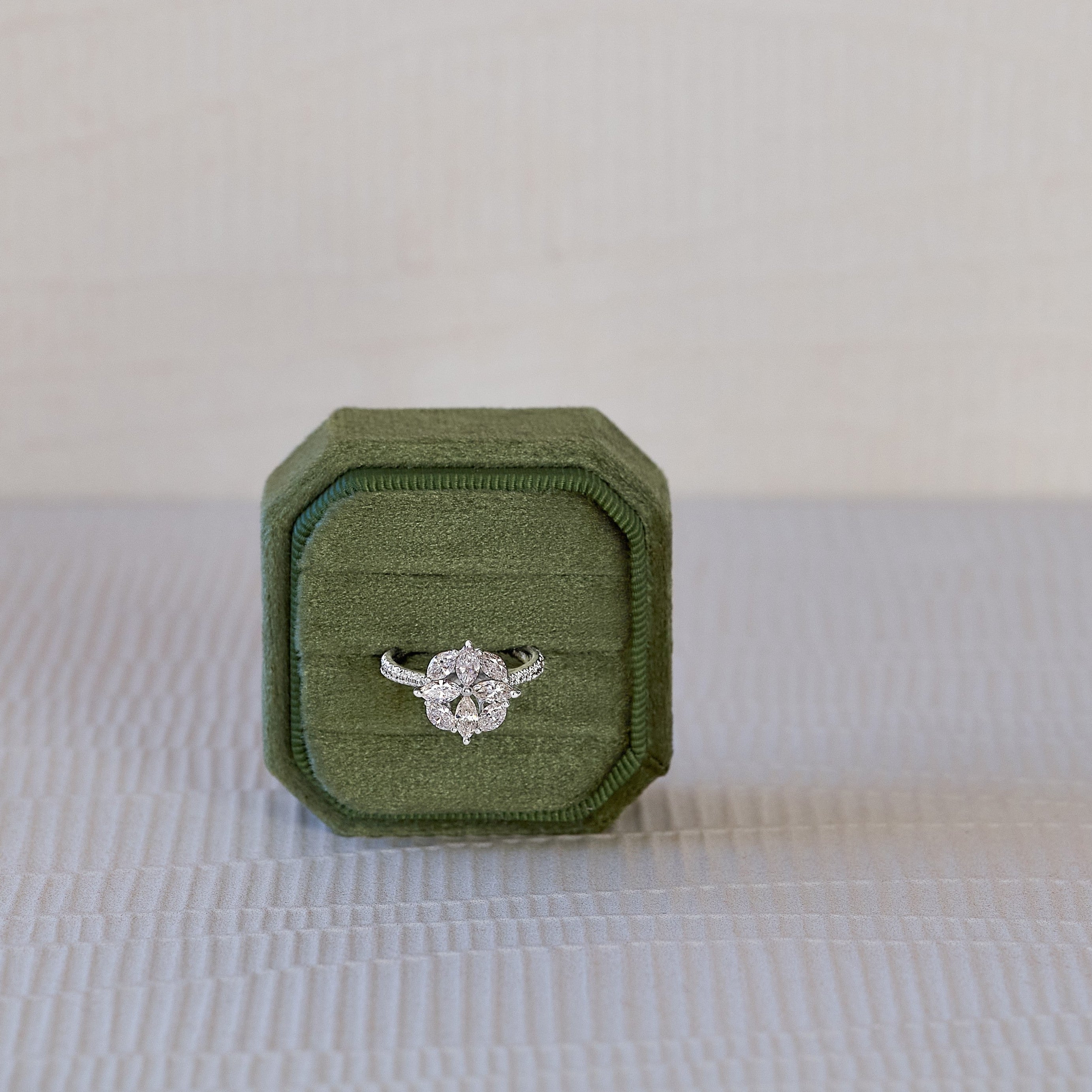 Tessera 18K solid white gold geometric floral ring