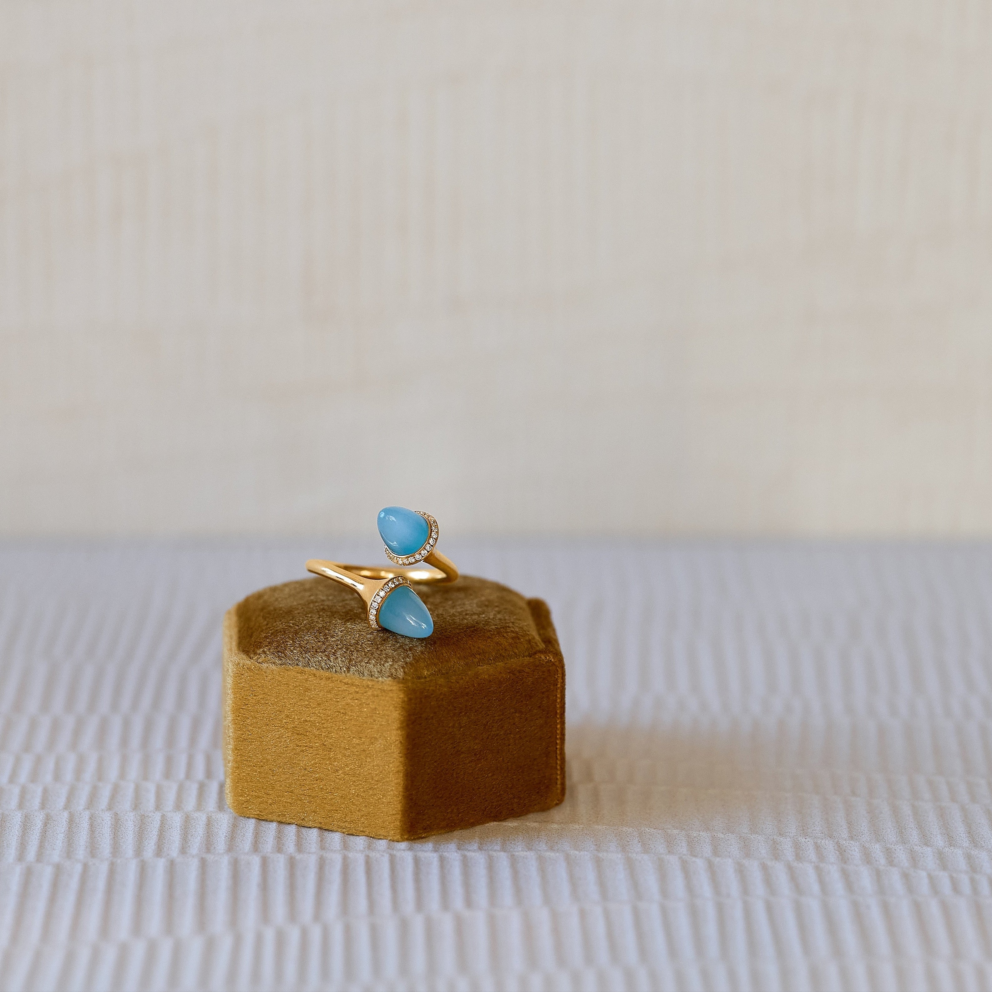 Compass 18K solid yellow gold blue quartzite and diamond ring