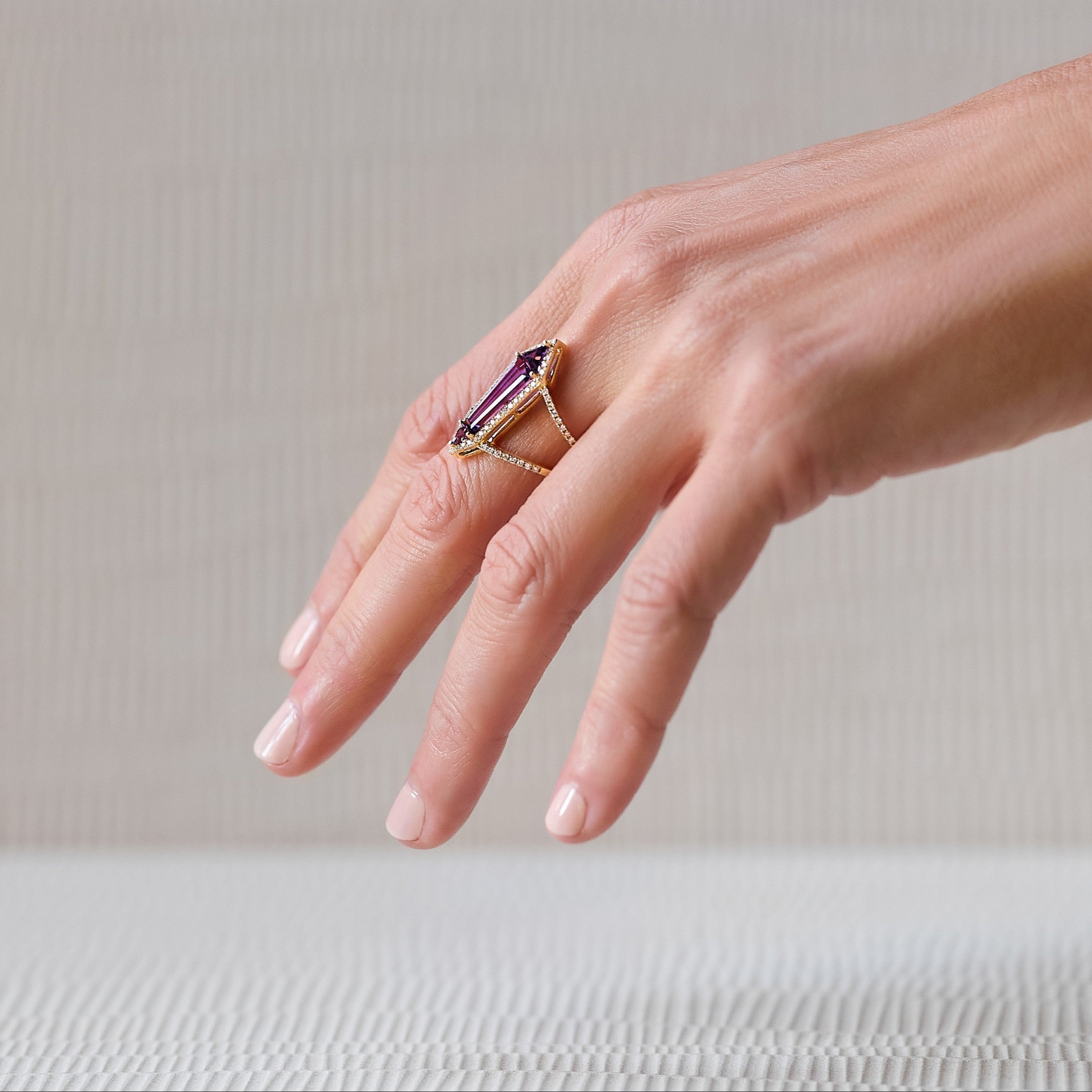 Shield 14K solid yellow gold and amethyst ring