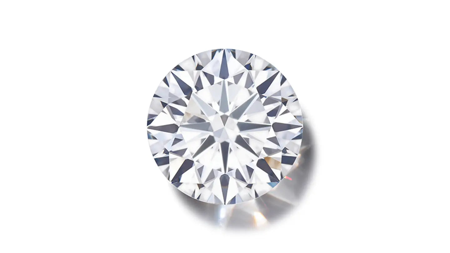 The round brilliant cut is a timeless classic, frequently chosen for engagement rings. It is renowned for having the most brightness out of all the diamond cuts.
