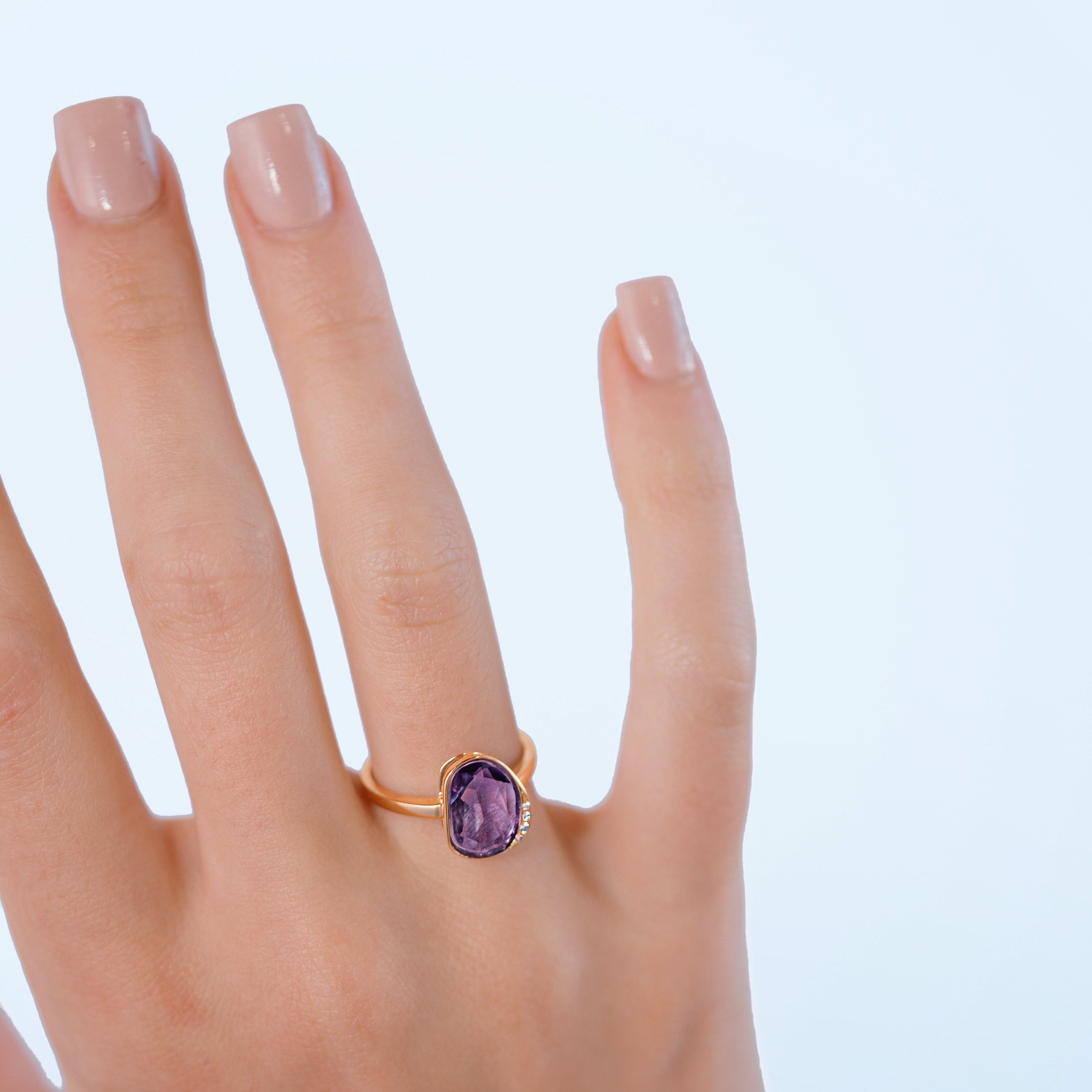 Qi 18K solid rose gold ring with a 2.20 carat amethyst